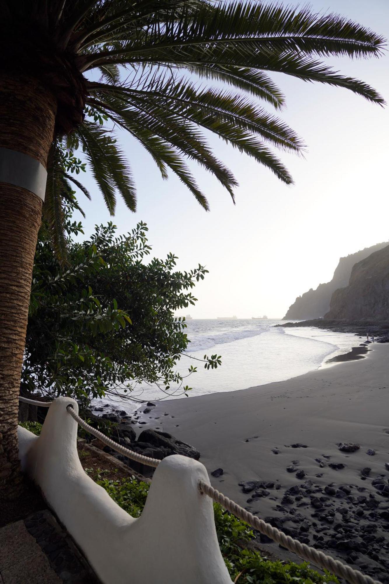 Apartment Playa Chica Beachfront